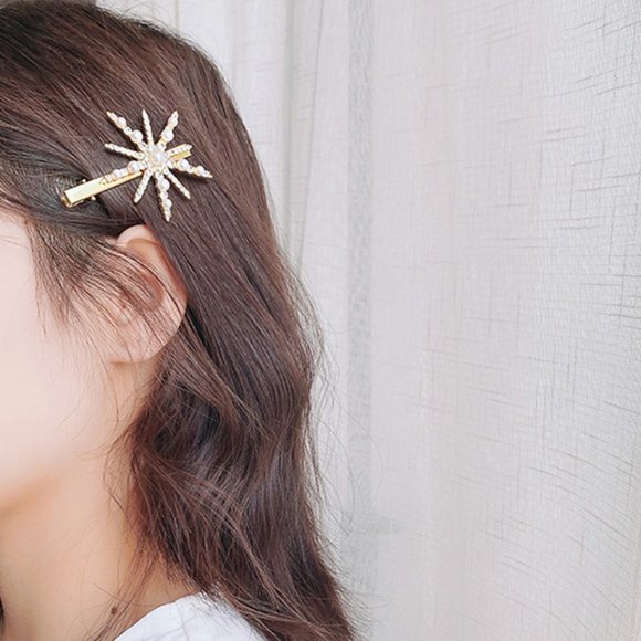 Snowflake Pearls Golden Hair Clip - Picture 4 of 5